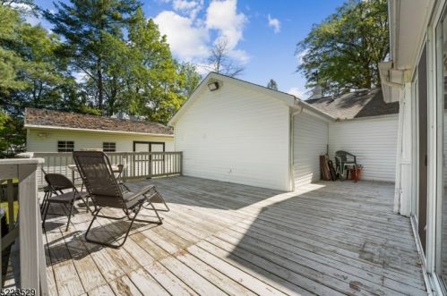 27 Ridgedale Ave, East Hanover NJ 07936-1804 exterior