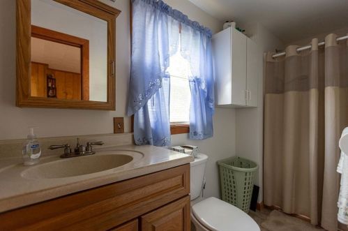 51 Grv St, North Brookfield MA 01535-1944 exterior