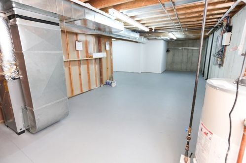 121 Pine Grove Dr, South Hadley MA  01075-2104 exterior