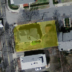 914 Chestnut St, Newton MA 02468-2326 aerial view