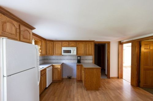 51 Grv St, North Brookfield MA 01535-1944 exterior