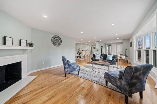 39 Sunset Dr, Seekonk MA 02771-4511 exterior