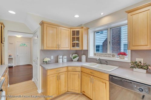 39 Brown Pl, Tinton Falls NJ  07701-2206 exterior