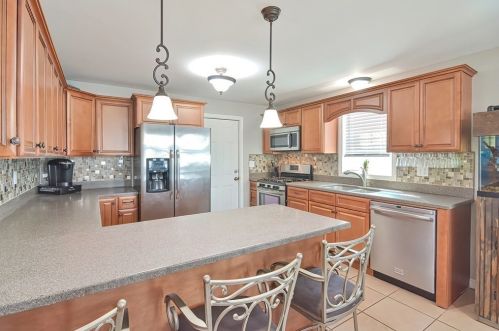 42 Raymond St, Fall River MA 02723-2823 exterior