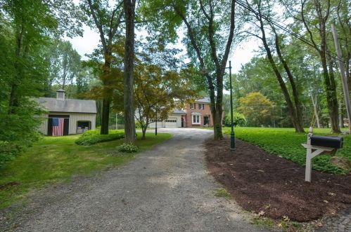 5 Maple Ln, Sutton MA 01590-1810 exterior