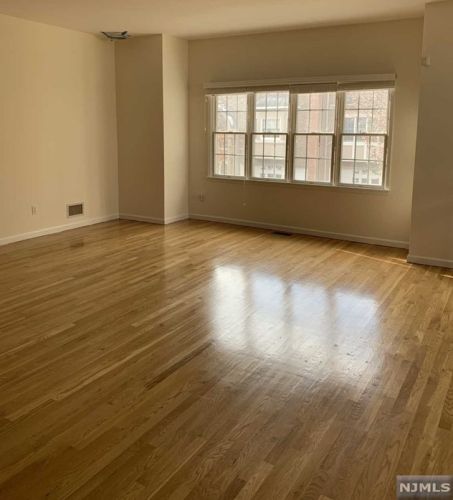 166 Stonegate Trl, Cresskill NJ  07626-2412 exterior