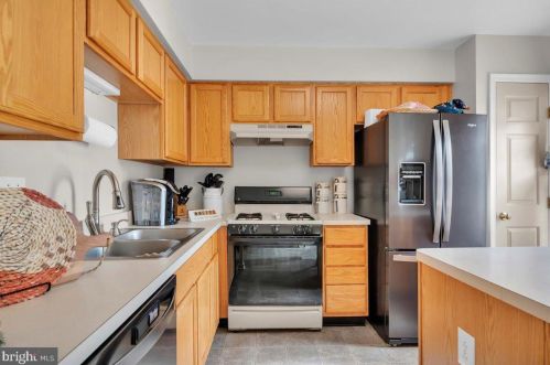 101 Cambridge Ct, West Deptford NJ 08096-6875 exterior