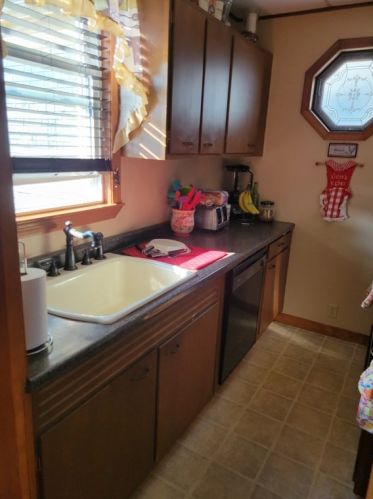 57 Whipple St, Fall River MA 02721-1818 exterior