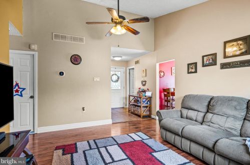 236 Mantua Blvd, West Deptford NJ 08051-1038 exterior