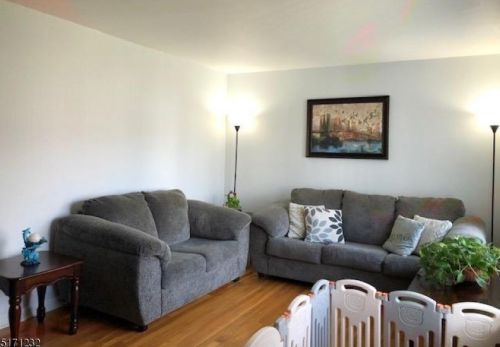 61 Sycamore Dr, Belleville NJ  07109-1923 exterior