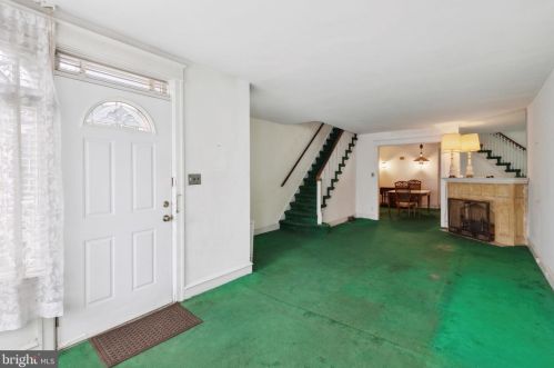 7427 20th St, Philadelphia, PA 19138-2201