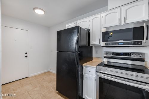 1944 Behrend Dr, Phoenix AZ 85027-3834 exterior