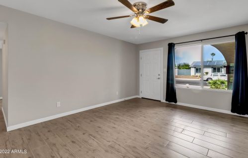 2839 Charleston Ave, Phoenix AZ  85053-1712 exterior