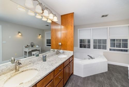 27 Stop Riv Rd, Norfolk MA 02056-1171 exterior