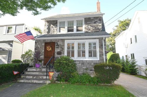 21 Adelaide St, Floral Park, NY 11001-1713