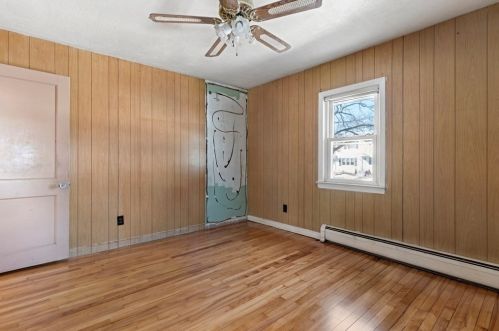 83 Litchfield Ave, Dracut MA 01826-2565 exterior