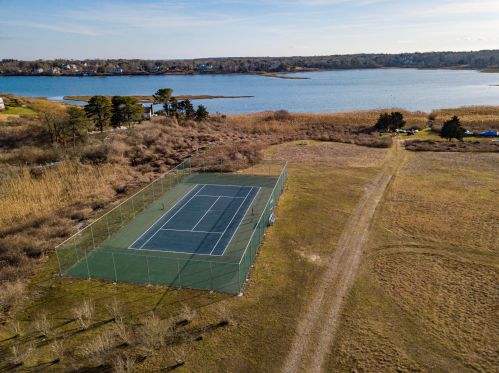 1239 Main St, Chatham MA 02633-2422 exterior