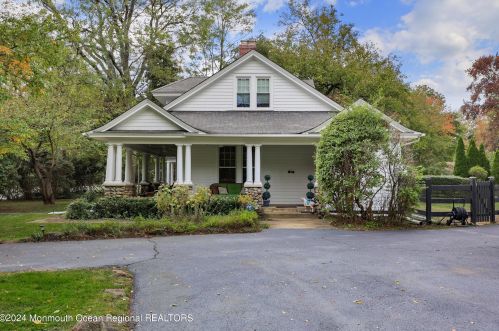 215 Silverside Ave, Little Silver NJ 07739-1713 exterior