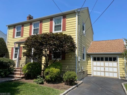 44 Lloyd Pl, Belleville, NJ 07109-2549