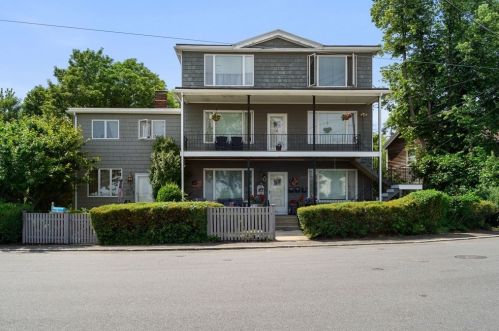 136 Flash Rd, Nahant MA  01908-1249 exterior