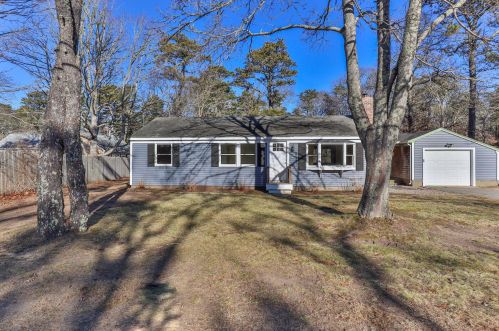 704 Queen Anne Rd, Harwich, MA 02645-1936