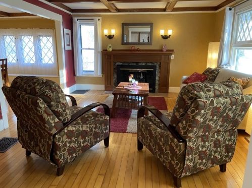 7 Haviland St, Worcester, MA 01602-2108