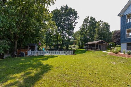 8 Latisquama Rd, Southborough MA 01772-1606 exterior