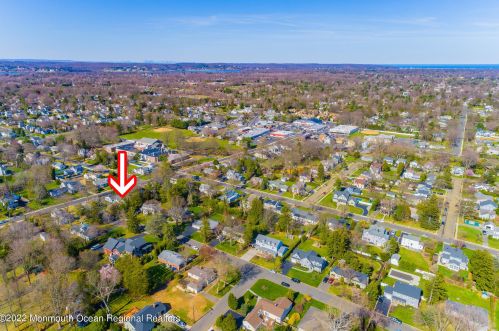 4 Laurel Dr, Little Silver NJ 07739-1416 exterior