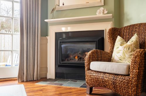 407 Old Harbor Rd, Chatham MA 02633-2375 exterior