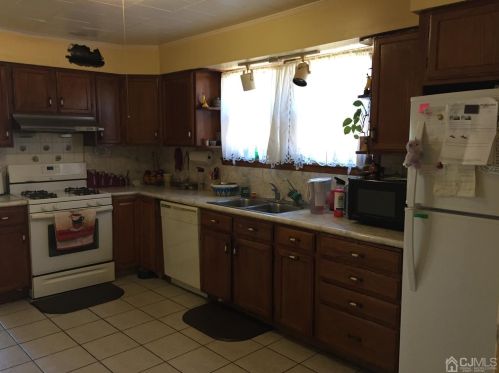 6 Lincoln Ave, Carteret, NJ 07008-3116