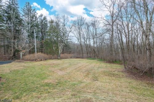 131 Combs Hollow Rd, Dover NJ  07869-3504 exterior