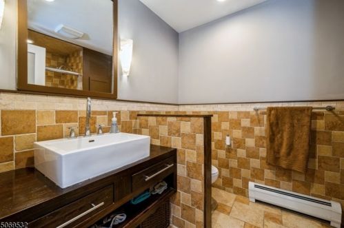 454 Skyline Lk Dr, Skyline Lakes NJ 07456-1917 exterior