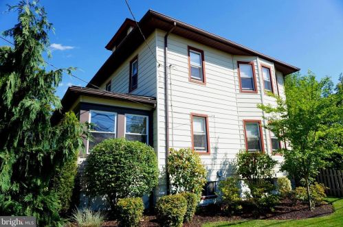 81 Crescent Ave, West Deptford, NJ 08096-1217