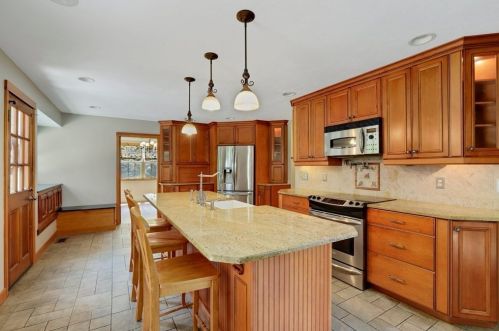 7 Apple Ridge Rd, Sutton MA  01590-2977 exterior