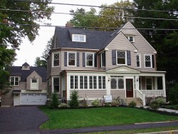 1013 Beacon St, Newton MA 02459-1722 exterior