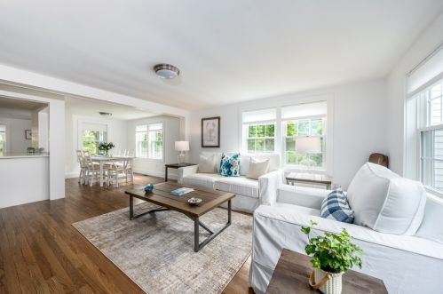 31 Bayview St, Chatham, MA 02633-2059