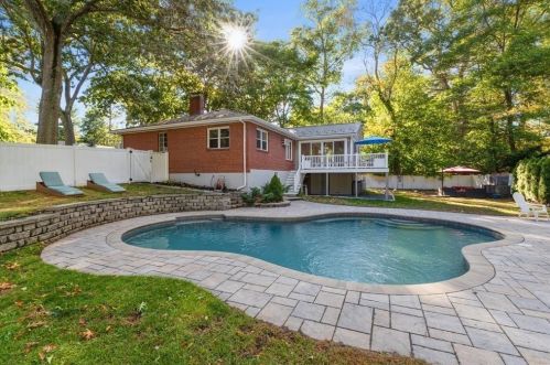 23 Colonial Rd, Hingham MA 02043-3639 exterior