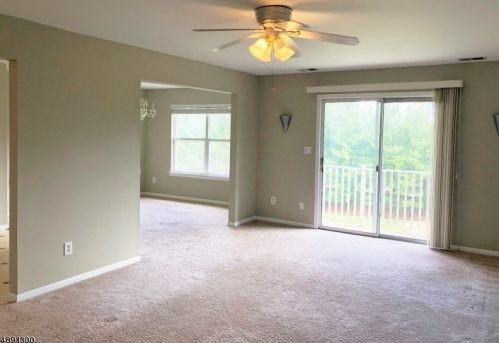 20 Donna Dr, East Hanover NJ  07936-3586 exterior