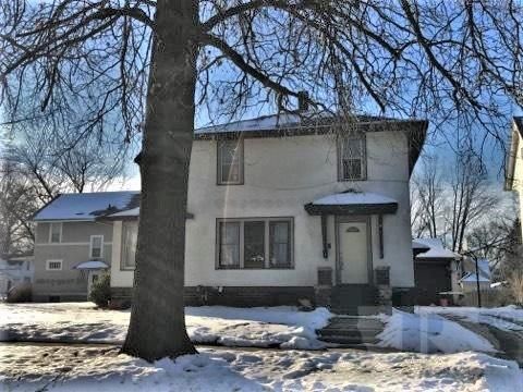 9 8th St, Marshalltown, IA 50158-5609