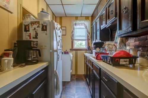 444 Brock Ave, New Bedford MA 02744-1437 exterior