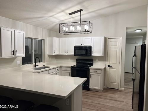 3041 Blackhawk Dr, Phoenix AZ 85050-4821 exterior