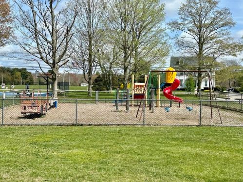 24 Main St, Berkley MA  02779-1399 exterior