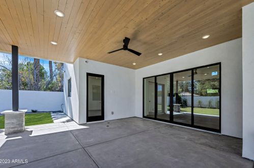 2053 37 Pl, Phoenix AZ 85050-8309 exterior