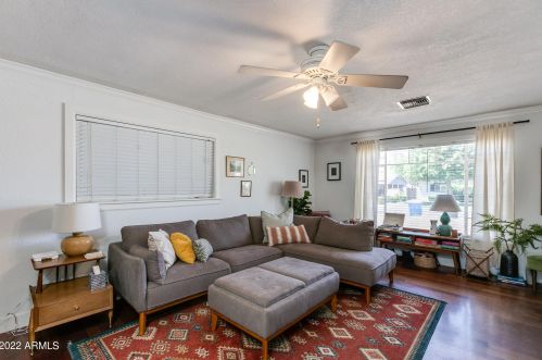 4135 35th Way, Phoenix AZ  85018-4711 exterior