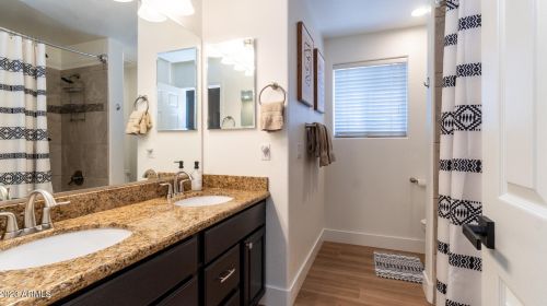 14015 33rd St, Phoenix AZ  85044-8715 exterior