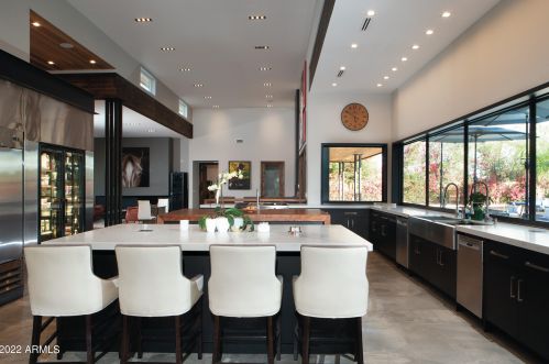 4621 Camelback Rd, Phoenix AZ 85033-1534 exterior