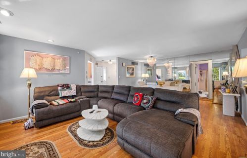 36 Kelly Dr, West Deptford NJ 08096-6712 exterior