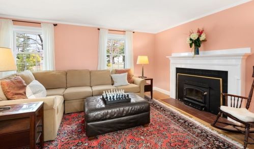 32 Barbara Rd, Needham MA  02492-4428 exterior