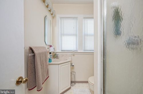 523 Lincoln Ave, West Deptford NJ 08066-1136 exterior