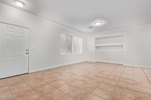 22040 30th Ln, Phoenix, AZ 85027-1747